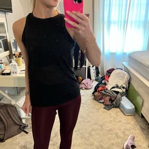 Lululemon veil black muscle tank with built in layer under